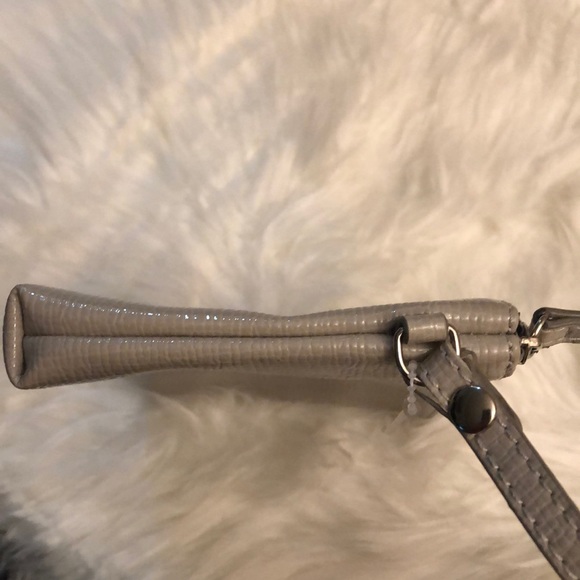 NWOT Nine West Glossy Textured Zippered Wristlet - Picture 5 of 13